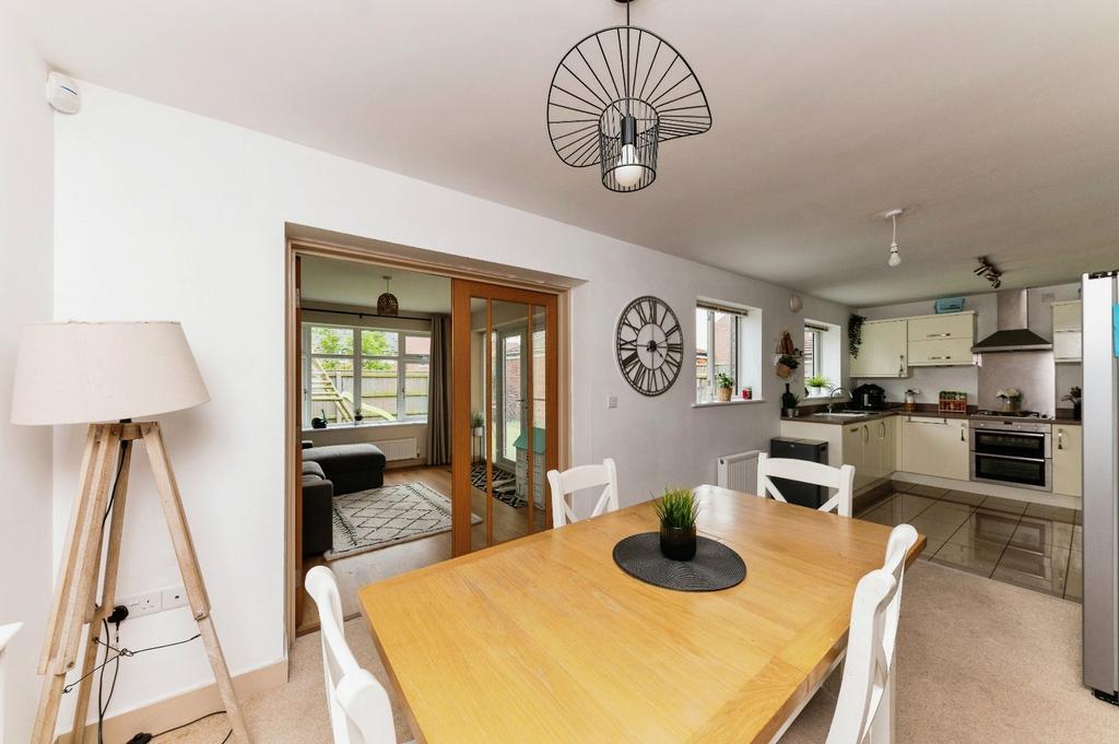 Kitchen/Dining Area