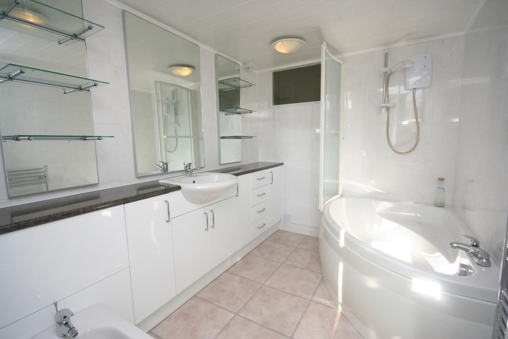 En suite Bathroom