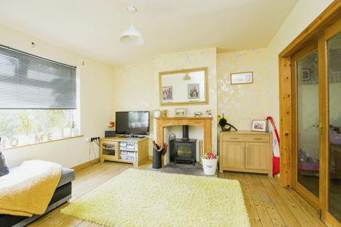 74 Forest Crescent, Halifax, HX2 8DS
