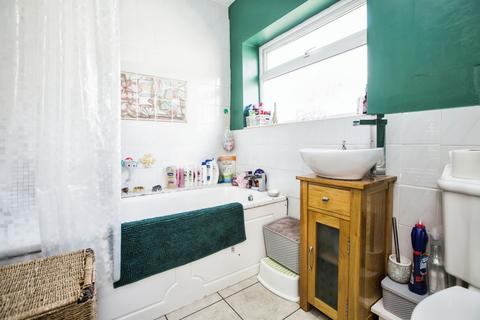 74 Forest Crescent, Halifax, HX2 8DS
