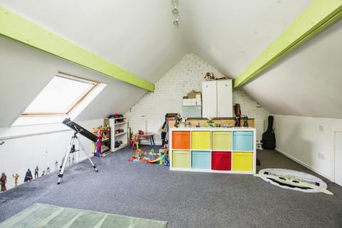 74 Forest Crescent, Halifax, HX2 8DS