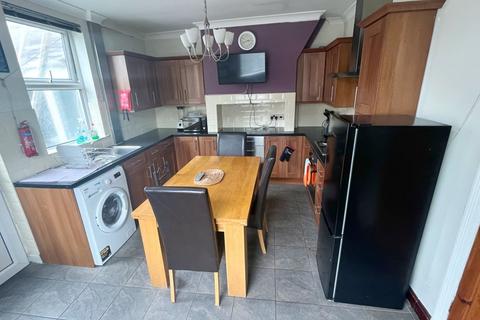 4 bedroom end of terrace house for sale, Baskerville Road, Staffordshire ST1