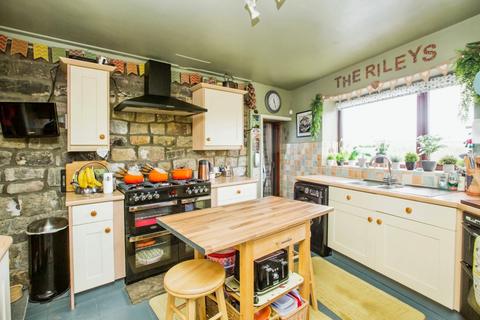 4 High Lee Green, Luddendenfoot, Halifax, HX2 6LD