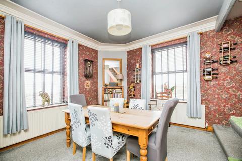 4 High Lee Green, Luddendenfoot, Halifax, HX2 6LD