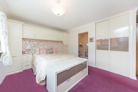 42 Balmoral Drive, Holmes Chapel, Crewe, CW4 7JQ