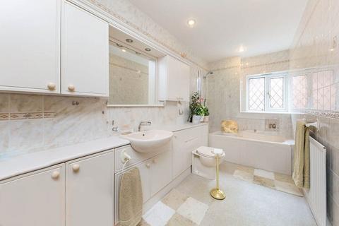42 Balmoral Drive, Holmes Chapel, Crewe, CW4 7JQ