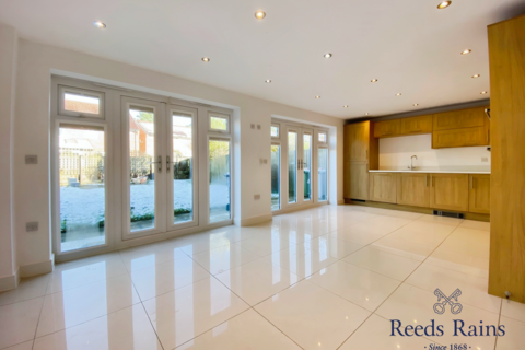 25 Dee Avenue, Holmes Chapel, Crewe, CW4 8FN