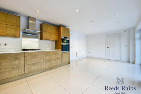 25 Dee Avenue, Holmes Chapel, Crewe, CW4 8FN