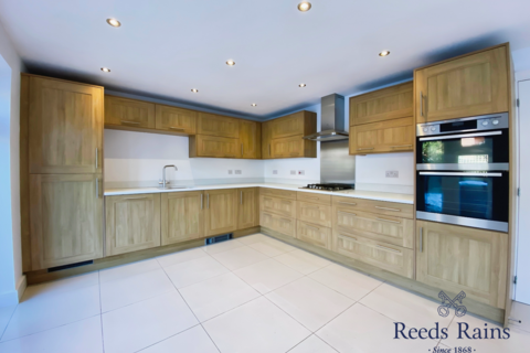 25 Dee Avenue, Holmes Chapel, Crewe, CW4 8FN