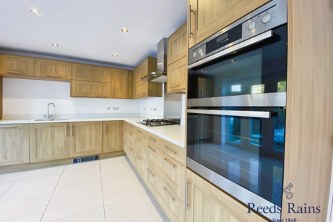 25 Dee Avenue, Holmes Chapel, Crewe, CW4 8FN