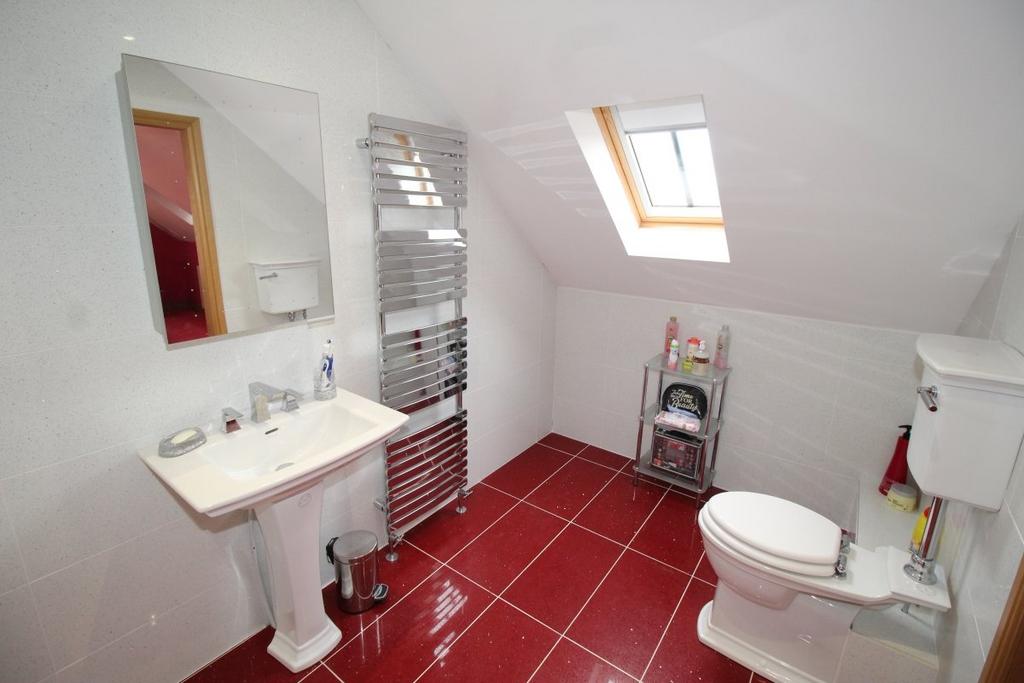 En-Suite Bathroom