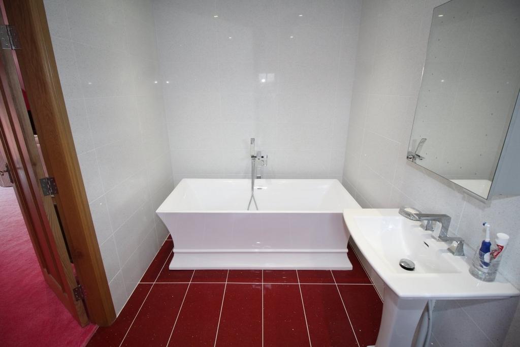 En-Suite Bathroom