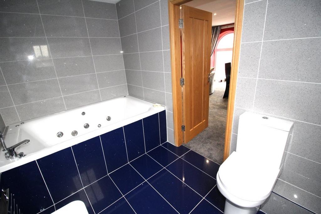 En-Suite Bathroom