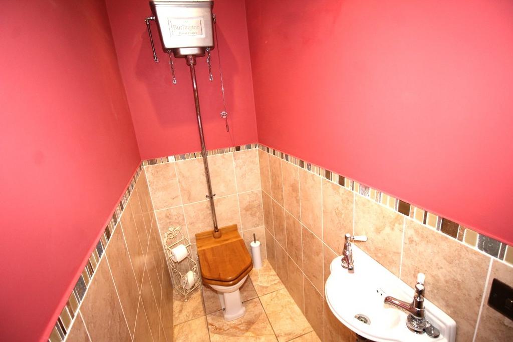 Cloakroom/Wc