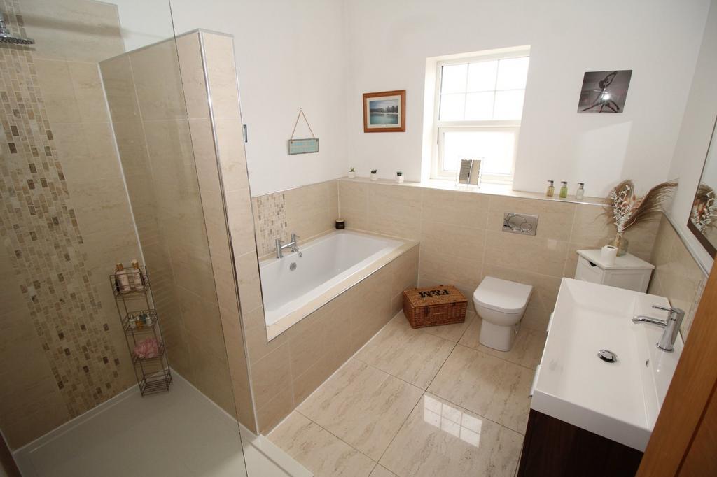 En Suite Bathroom