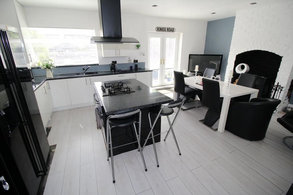 Kitchen/Dining Room