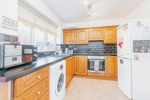 10 Farcroft Grove, Sheffield, S4 8BP