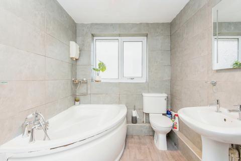 10 Farcroft Grove, Sheffield, S4 8BP