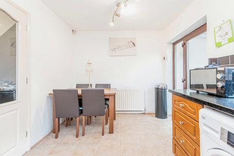 10 Farcroft Grove, Sheffield, S4 8BP