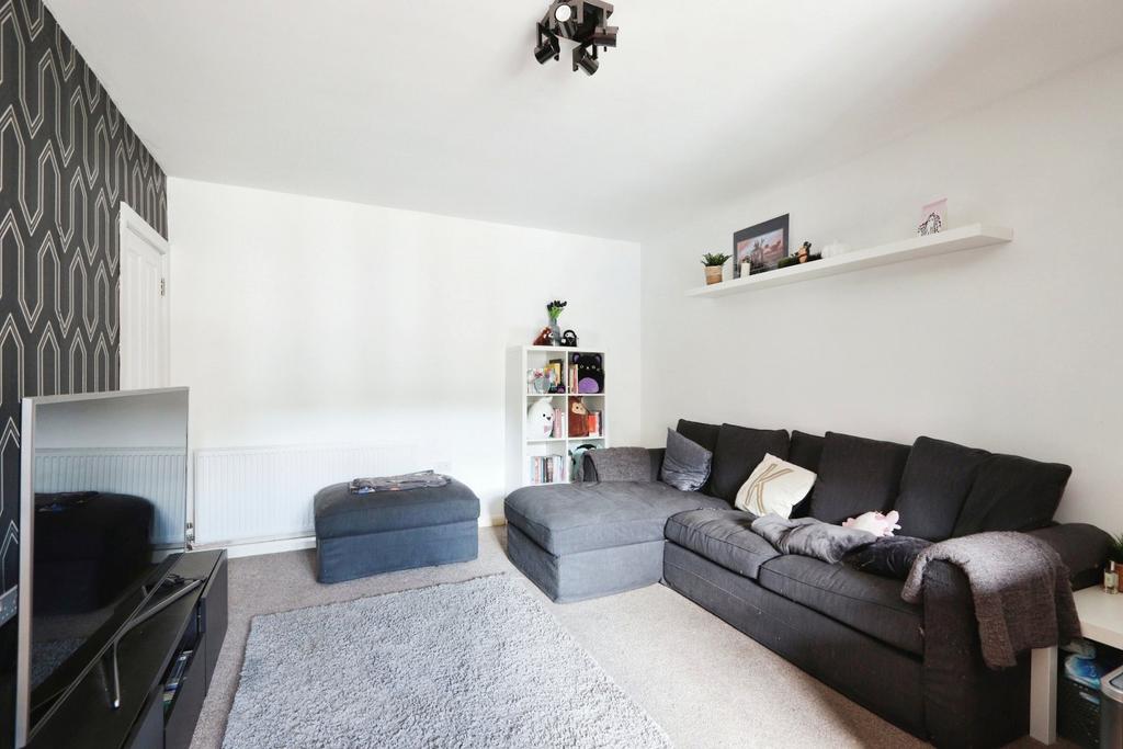 Stannington Road, Sheffield S6 2 bed end of terrace house for sale £