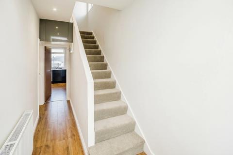 559 Wakefield Road, Huddersfield, HD5 9XW