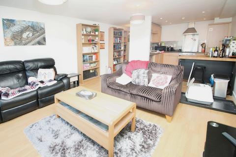 2 bedroom apartment for sale, Birkhouse Lane, Huddersfield HD4