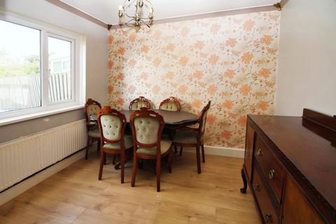 3 bedroom semi-detached house for sale, Southfield Road, Almondbury, West Yorkshire HD5