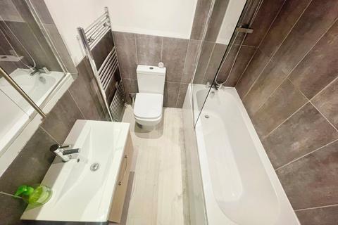 1 bedroom apartment to rent, Cloth Hall Street, West Yorkshire HD1