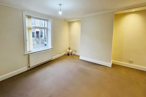 2 bedroom terraced house to rent, King Street, Huddersfield HD3