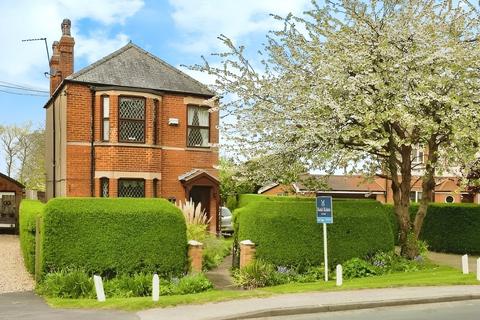 3 bedroom detached house for sale, Station Road, Hull HU12