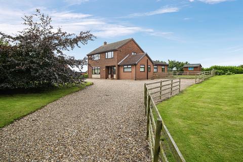 5 bedroom detached house for sale, Marsh Lane, Hull HU12