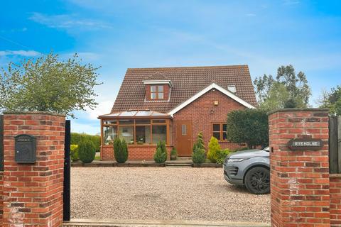 4 bedroom detached house for sale, Pitt Lane, Hull HU12