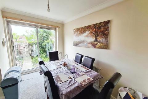 2 bedroom terraced house for sale, Saltshouse Road, East Yorkshire HU8