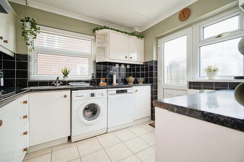 3 bedroom semi-detached house for sale, Cullingworth Avenue, East Yorkshire HU6