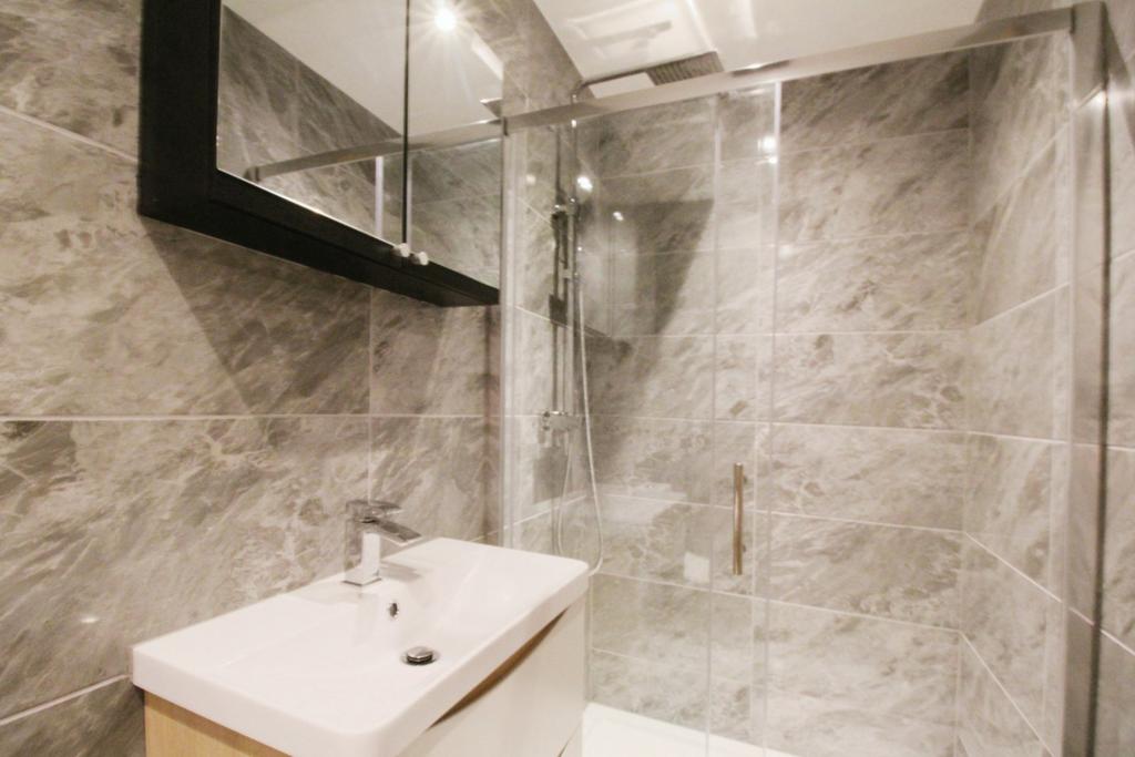 Shower-Room
