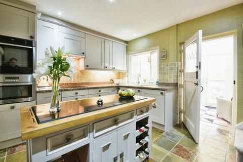 155 Apethorn Lane, Hyde, SK14 5DN