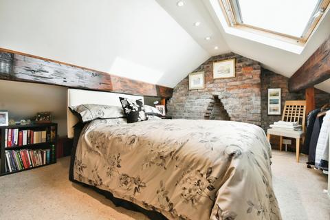 155 Apethorn Lane, Hyde, SK14 5DN