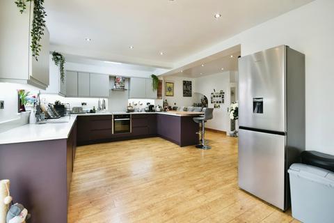 10 Dunkirk Close, Denton, Manchester, M34 2JB