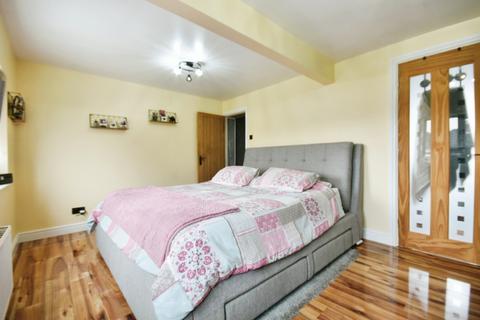 10 Dunkirk Close, Denton, Manchester, M34 2JB