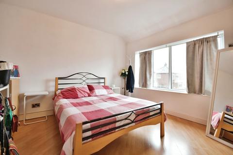10 Dunkirk Close, Denton, Manchester, M34 2JB
