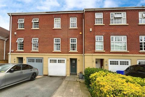 3 bedroom terraced house for sale, Ferndale, Greater Manchester SK14