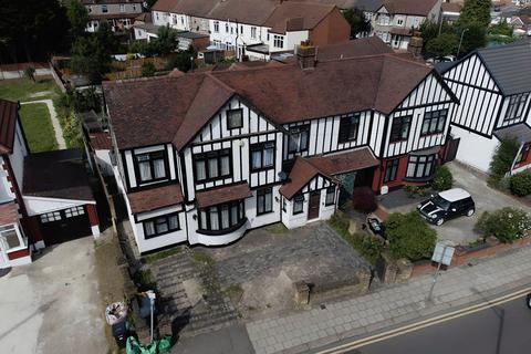 5 bedroom semi-detached house for sale, Beehive Lane, Ilford IG4