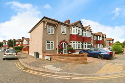 5 bedroom end of terrace house for sale, Longwood Gardens, Ilford IG5