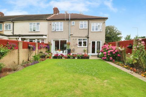 5 bedroom end of terrace house for sale, Longwood Gardens, Ilford IG5