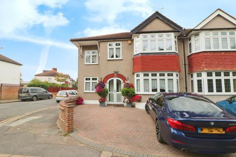 5 bedroom end of terrace house for sale, Longwood Gardens, Ilford IG5