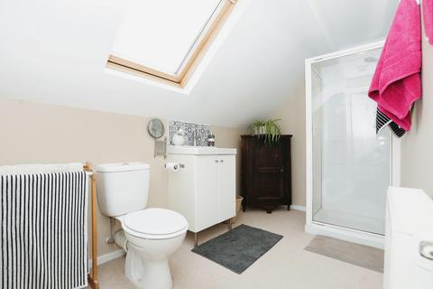 8 Brookside Avenue, Kenilworth, CV8 1ET
