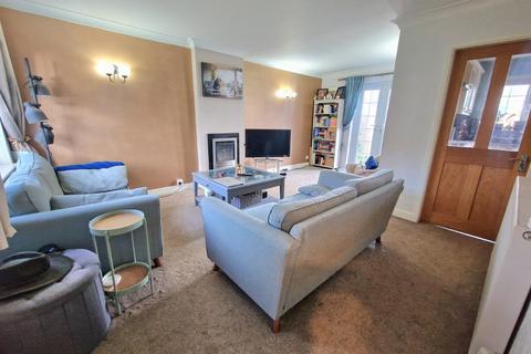 22 Dunstall Crescent, Bishops Tachbrook, Leamington Spa, CV33 9UD