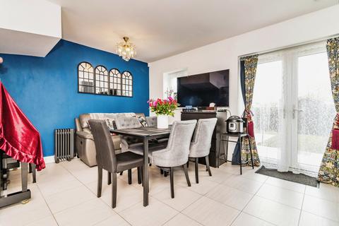 13 Oregon Close, Manchester, M13 9SF