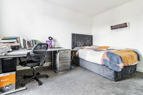 13 Oregon Close, Manchester, M13 9SF