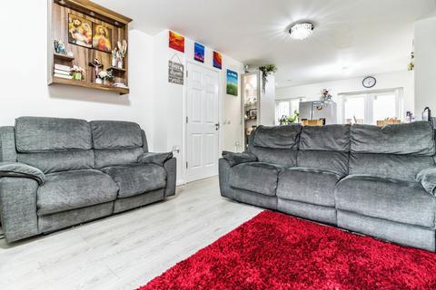 6 Deanwater Close, Manchester, M13 9US